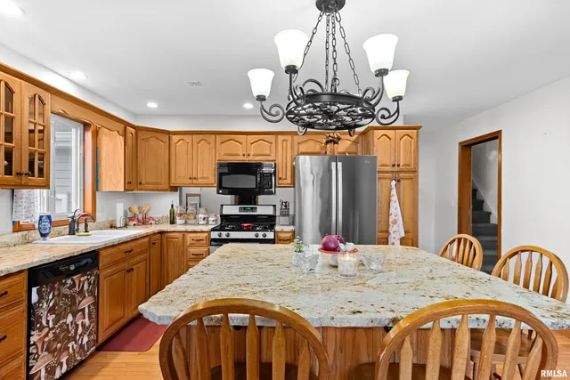 $285,000 | 1379 North County Road 1950 North, Lowpoint, IL 61545