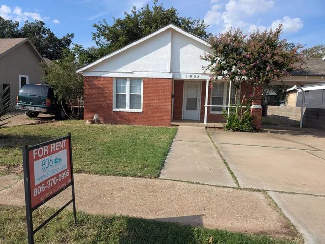 $1,100 | 1908 27th Street, Lubbock, TX 79411