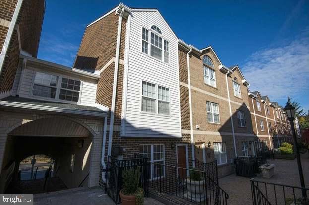 3052 South Glebe Road Arlington, VA 22206 - Photo 2 of 35