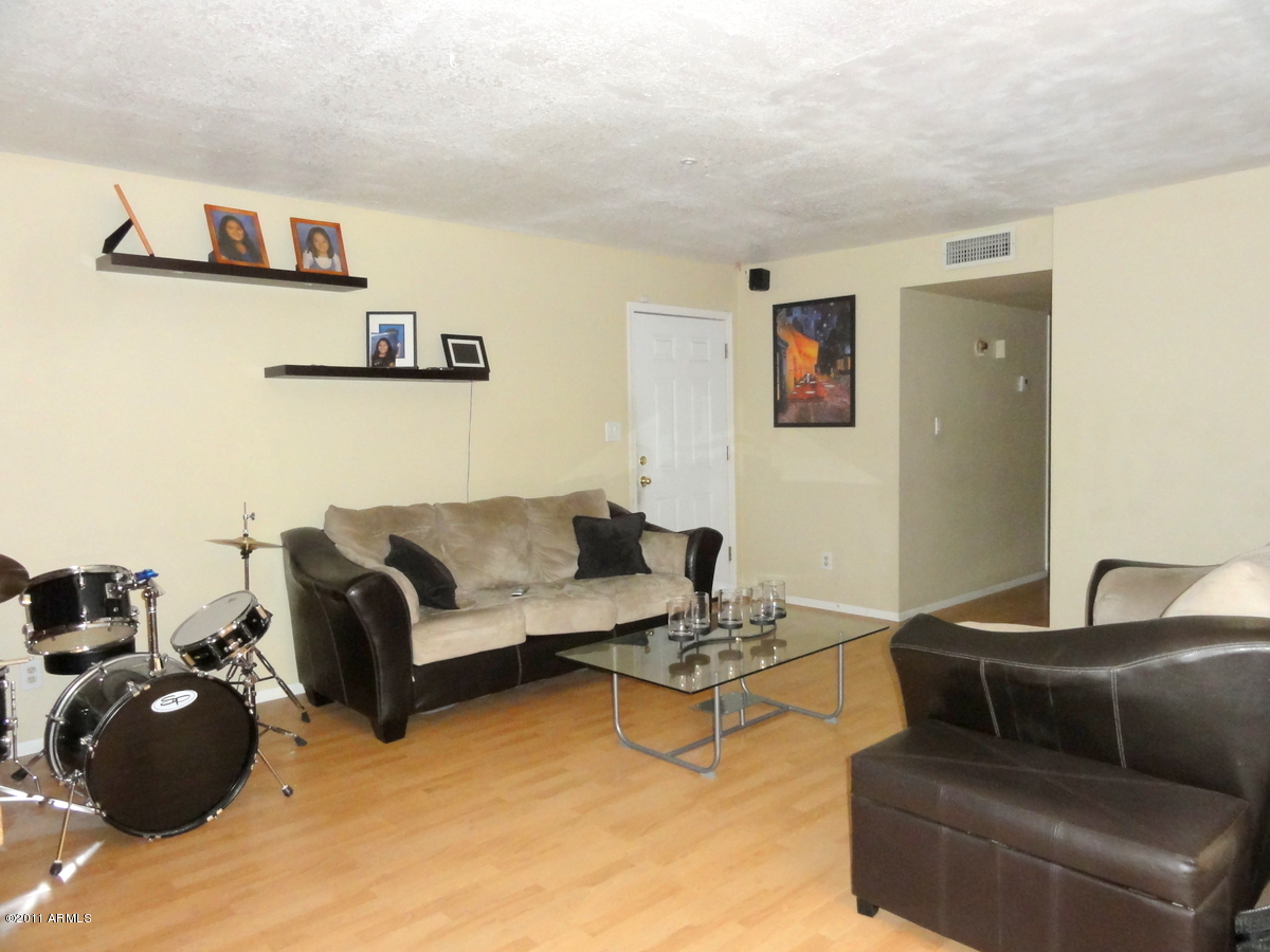 4265 East Vineyard Road Phoenix, AZ 85042 - Photo 3 of 15 Living Room 2