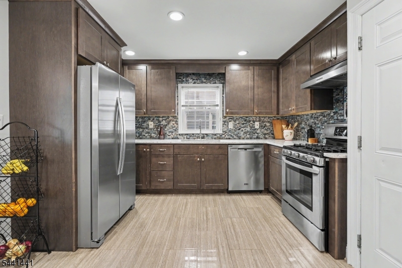 392 Ingall Street Union, NJ 07083 - Photo 12 of 48