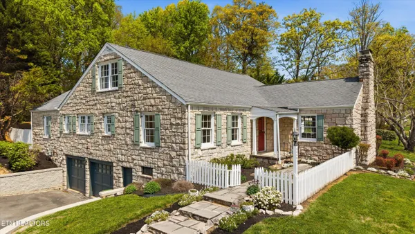 $675,000 | 1440 Woodthrush Drive, Maryville, TN 37803