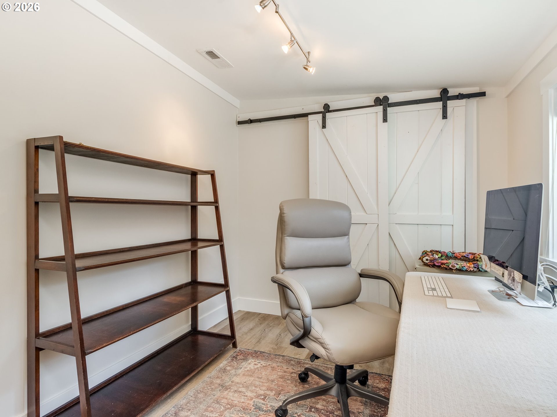 5801 Northeast Abbey Road Carlton, OR 97111 - Photo 22 of 48 a livingroom with window and a couch