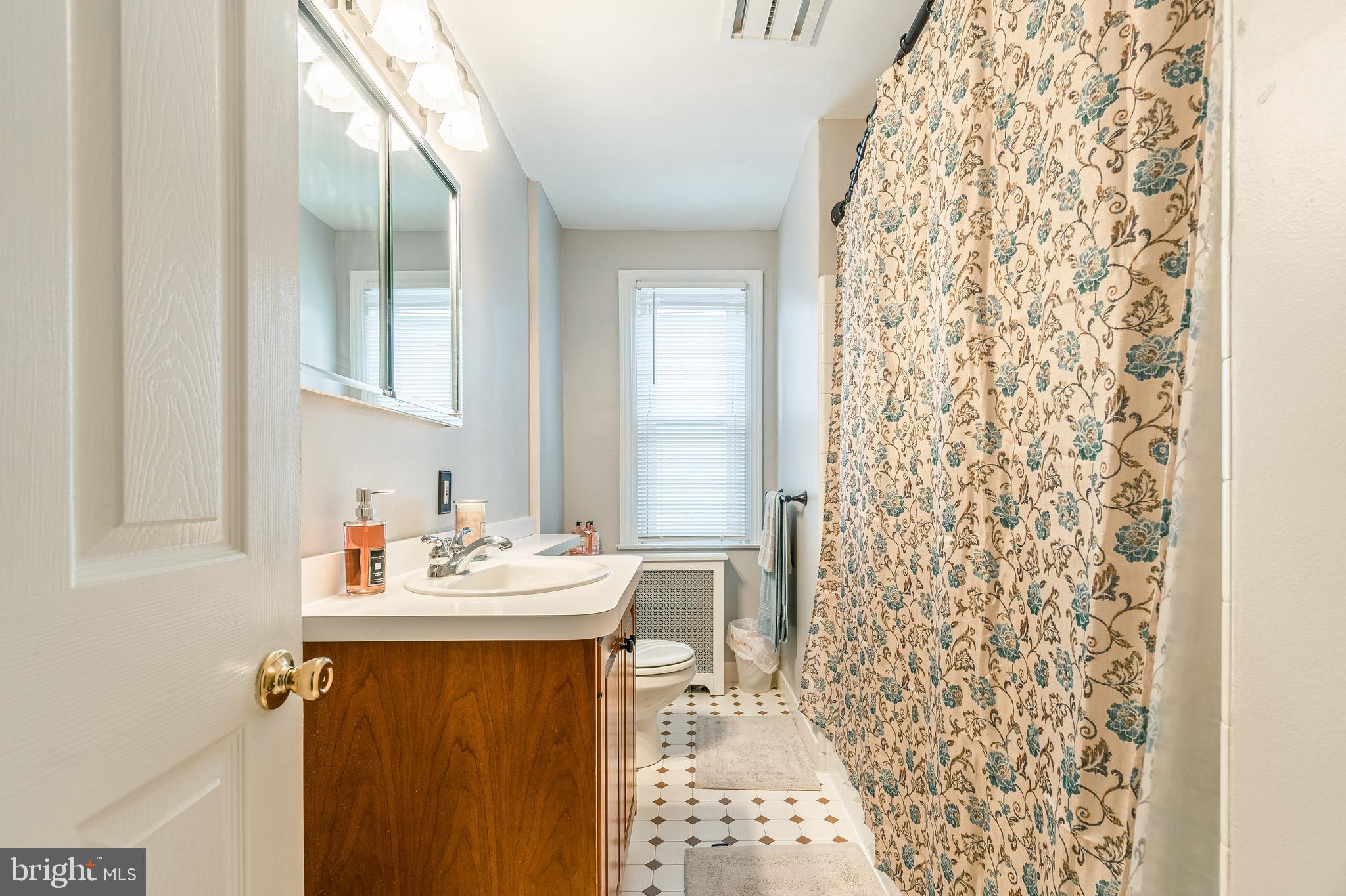 127 School Lane Springfield, PA 19064 - Photo 33 of 45 Full Bath - upper level