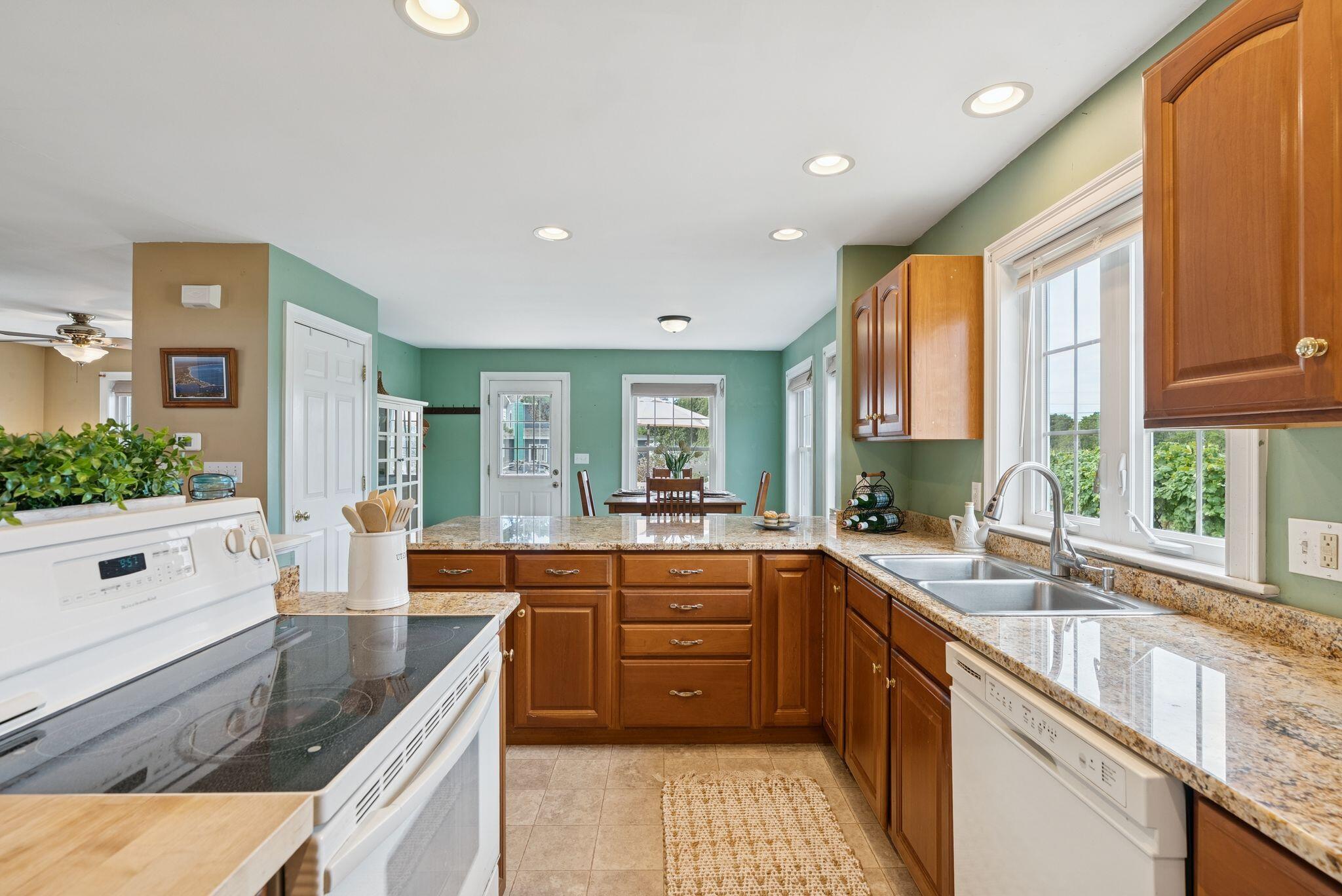 10 Seaside Avenue Saco, ME 04072 - Photo 5 of 54 61_DSC05296