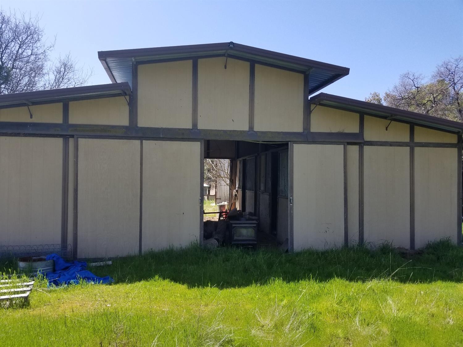 3263 Wildcat Road Mariposa, CA 95338 - Photo 8 of 18 4 stall horse barn