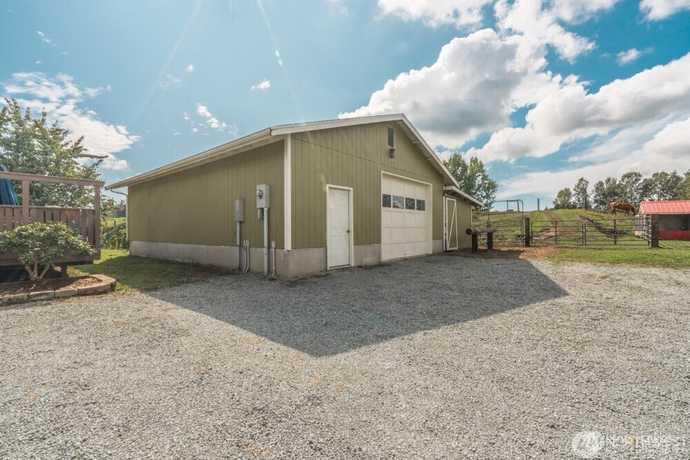 17166 Dike Road Mount Vernon, WA 98273 - Photo 9 of 11 Gallery Image 9