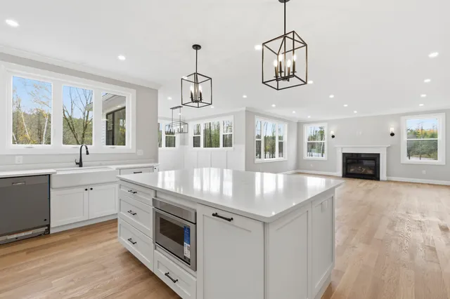 $2,099,000 | 63 Mammoth Road, Windham, NH 03087