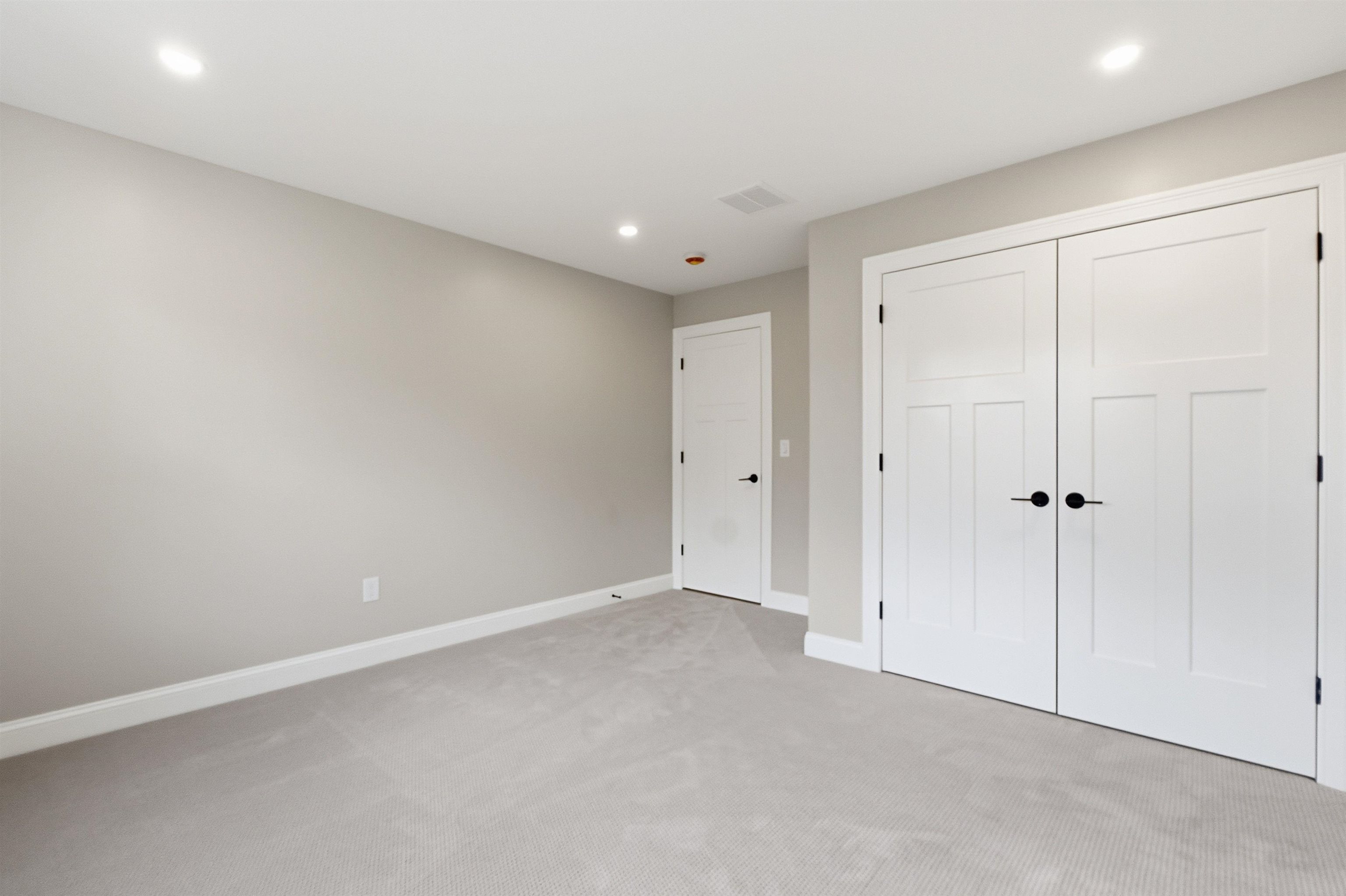 63 Mammoth Road Windham, NH 03087 - Photo 36 of 60