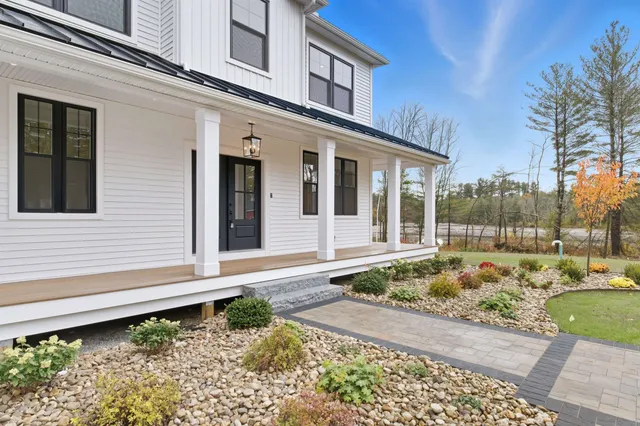 $2,099,000 | 63 Mammoth Road, Windham, NH 03087