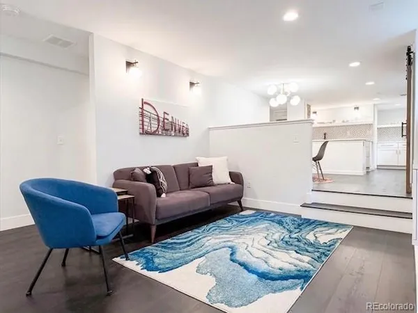 $2,225 | 736 York Street, Denver, CO 80206
