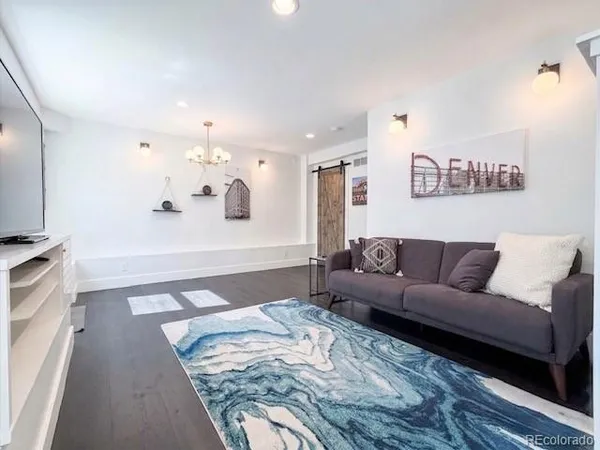 $2,225 | 736 York Street, Denver, CO 80206