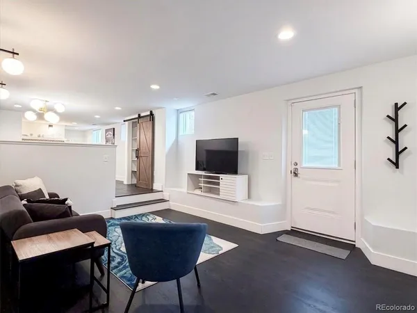 $2,225 | 736 York Street, Denver, CO 80206