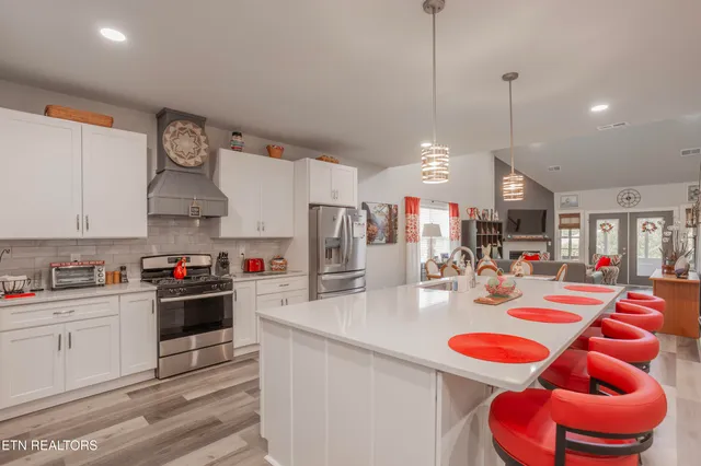 $564,900 | 986 Meadow Walk Lane, Lenoir City, TN 37772