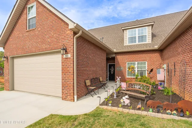$564,900 | 986 Meadow Walk Lane, Lenoir City, TN 37772