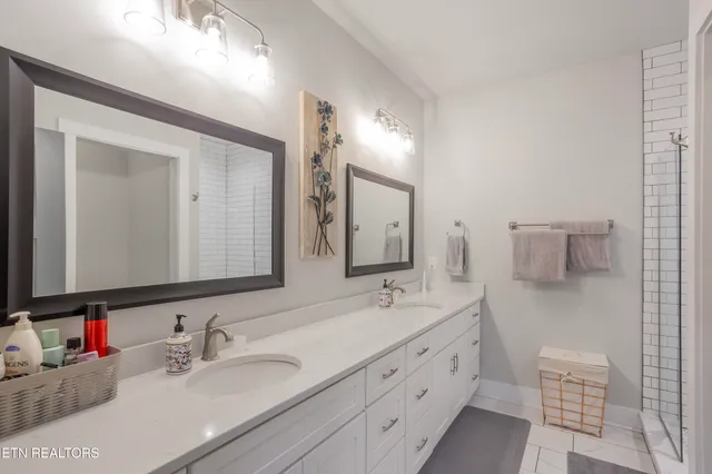 $564,900 | 986 Meadow Walk Lane, Lenoir City, TN 37772