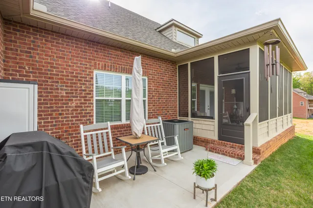 $564,900 | 986 Meadow Walk Lane, Lenoir City, TN 37772