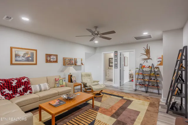 $564,900 | 986 Meadow Walk Lane, Lenoir City, TN 37772