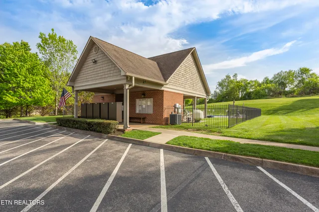 $564,900 | 986 Meadow Walk Lane, Lenoir City, TN 37772