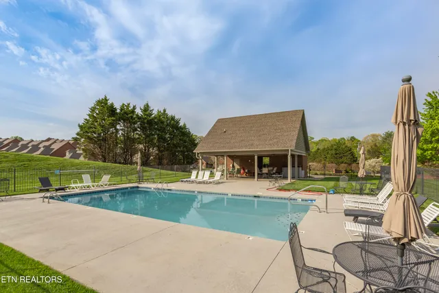 $564,900 | 986 Meadow Walk Lane, Lenoir City, TN 37772