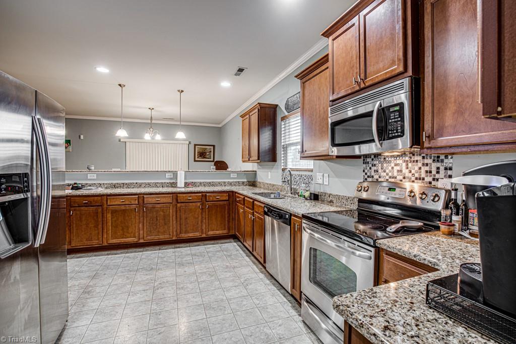 3325 Grandview Club Road Pfafftown, NC 27040 - Photo 8 of 48 Gallery Image 8
