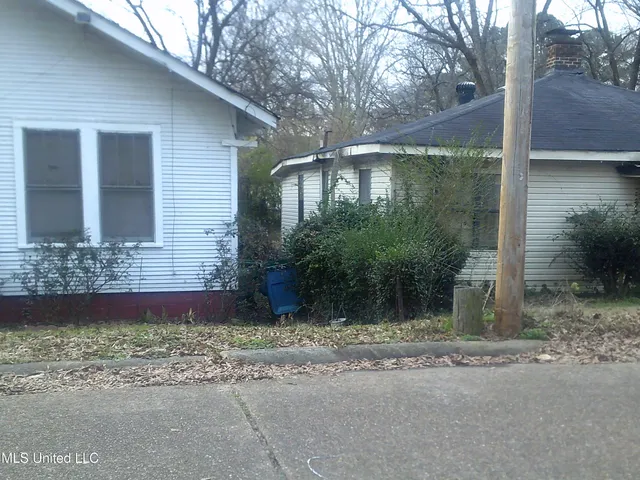 $18,500 | 1135 South Mound Street, Grenada, MS 38901