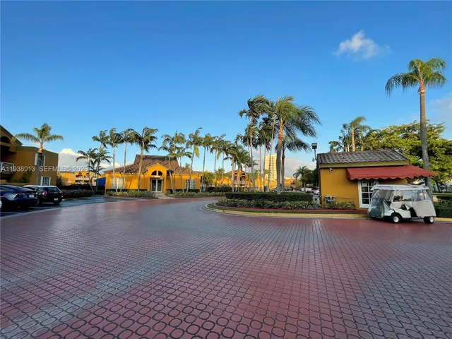 $2,500 | 9711 Fontainebleau Boulevard, Unit D203, Miami, FL 33172