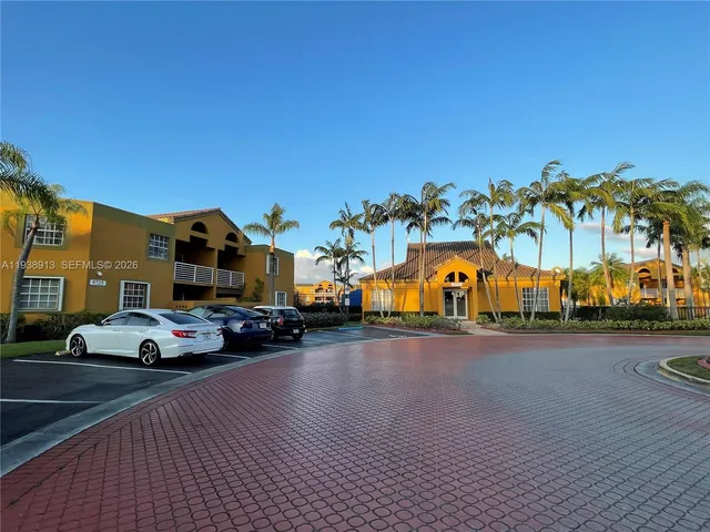 $2,500 | 9711 Fontainebleau Boulevard, Unit D203, Miami, FL 33172