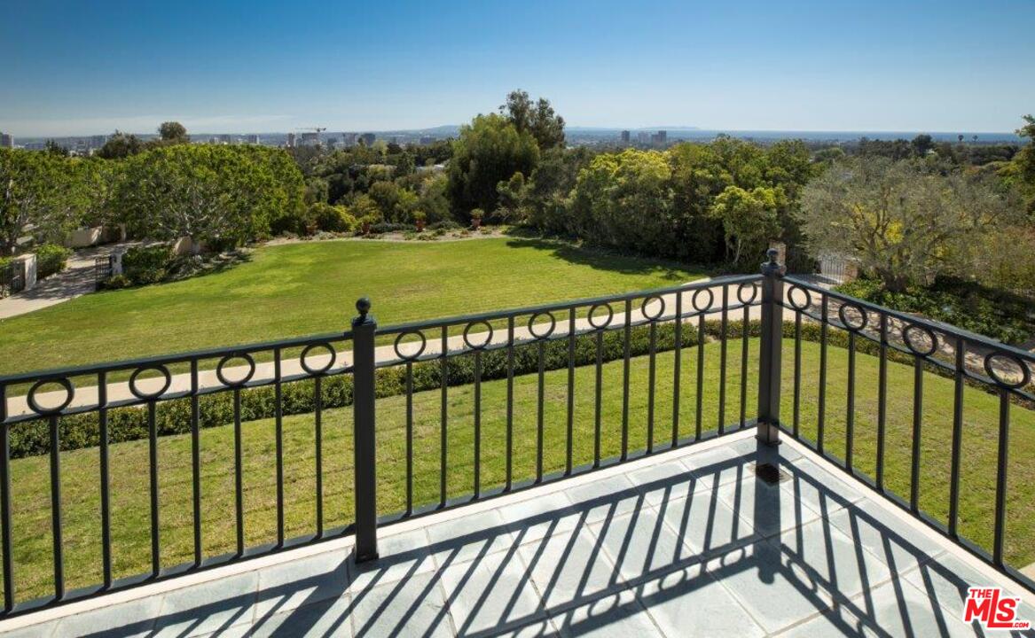 655 Funchal Road Los Angeles, CA 90077 - Photo 2 of 13