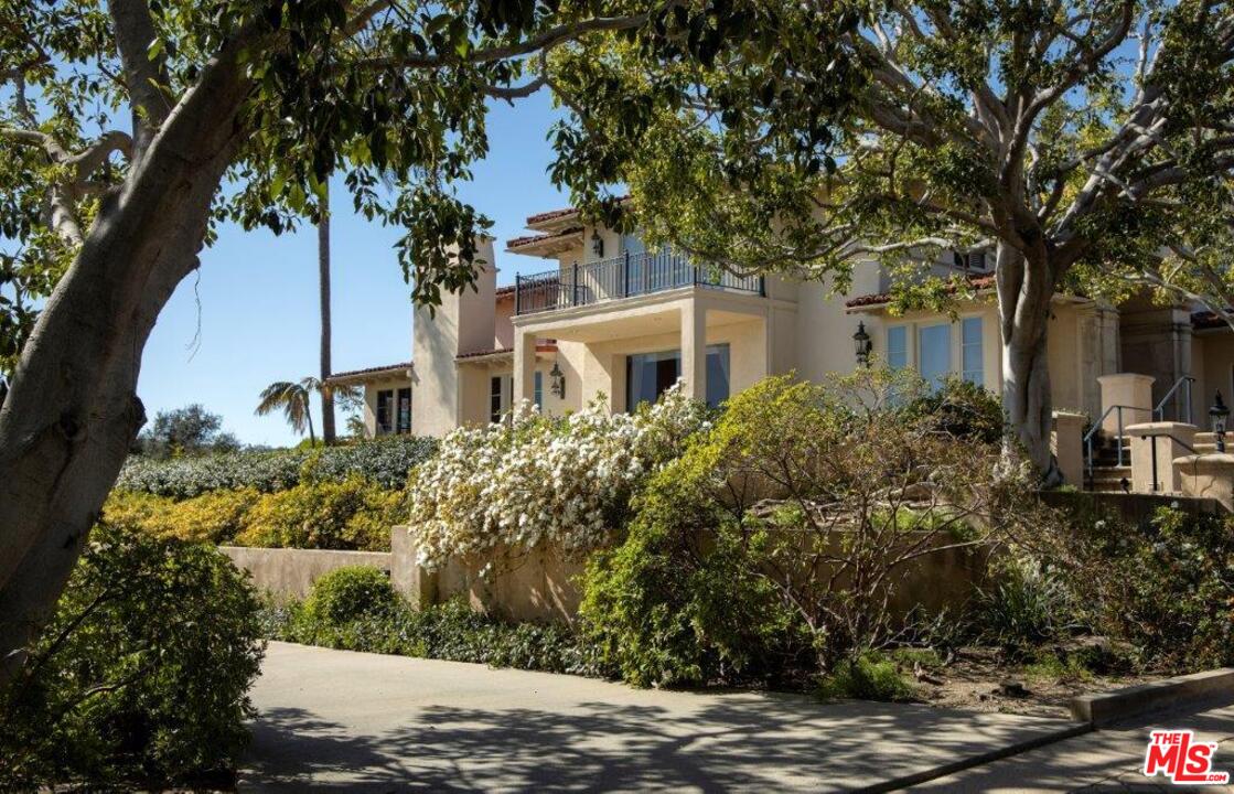 655 Funchal Road Los Angeles, CA 90077 - Photo 11 of 13