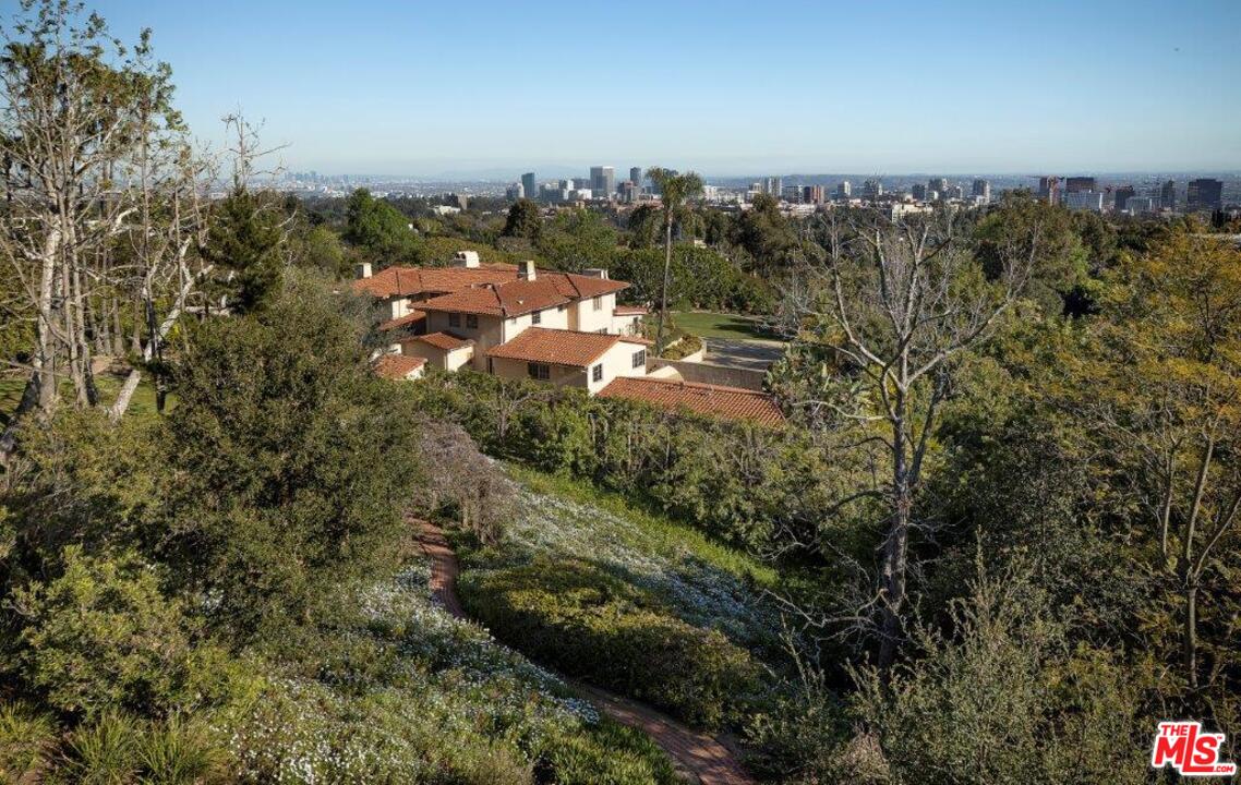 655 Funchal Road Los Angeles, CA 90077 - Photo 12 of 13