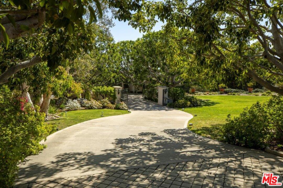 655 Funchal Road Los Angeles, CA 90077 - Photo 3 of 13