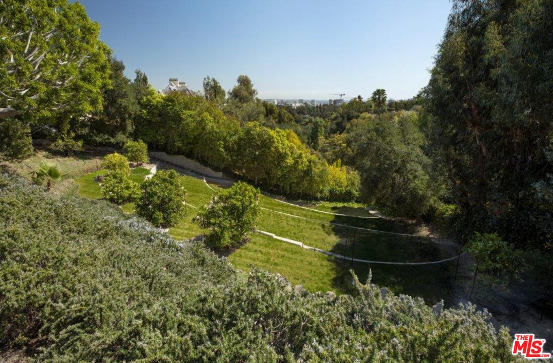 655 Funchal Road Los Angeles, CA 90077 - Photo 9 of 13