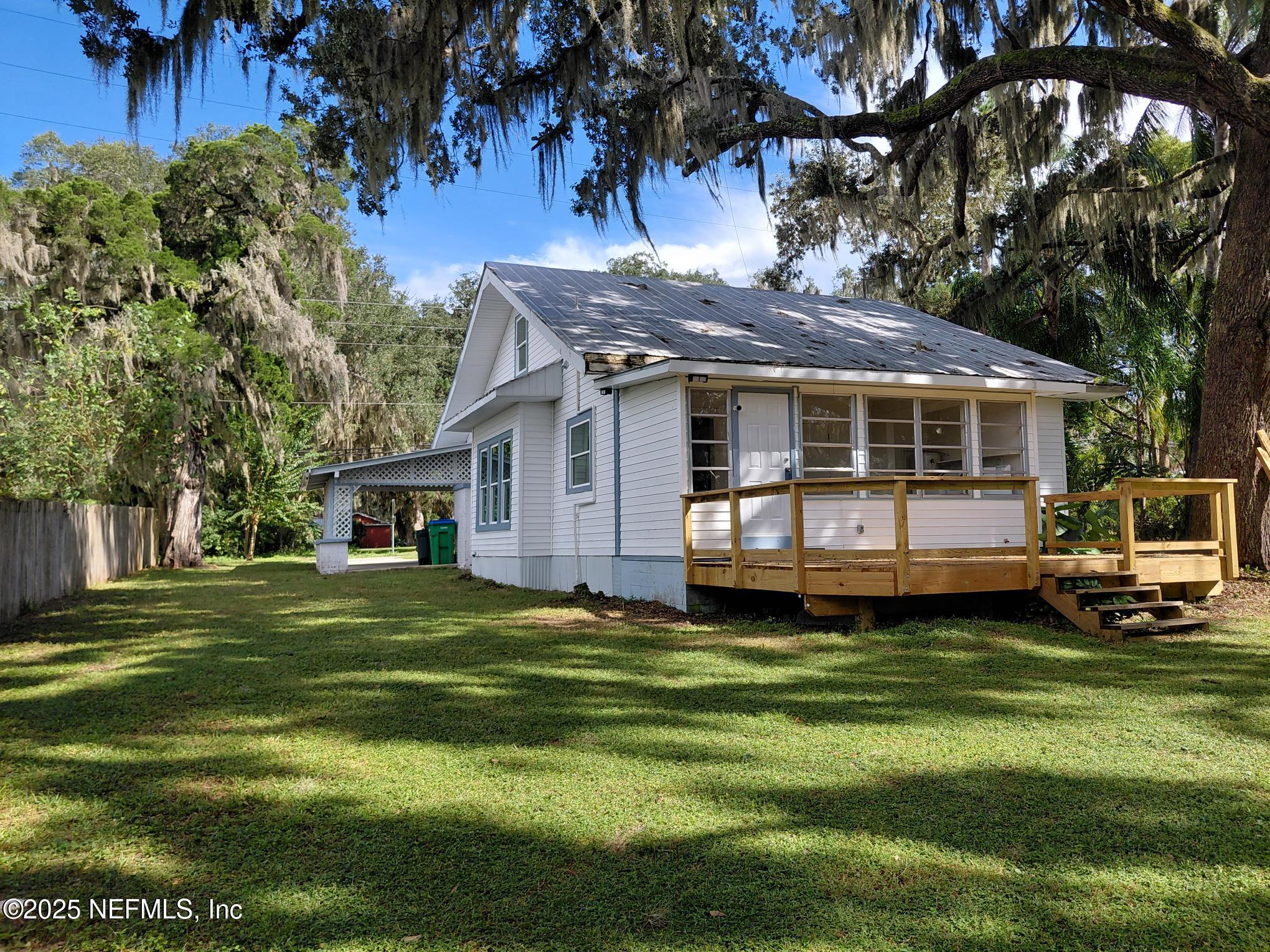 232 South Main Street Crescent City, FL 32112 - Photo 5 of 24 a view of a house with a big yard