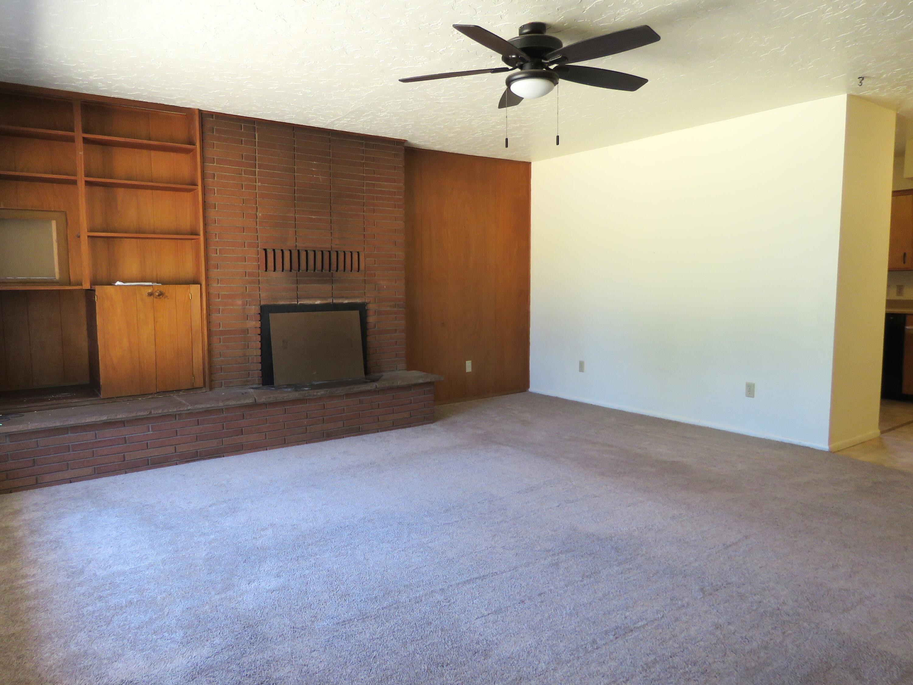 5758 Gebhard Road Central Point, OR 97502 - Photo 12 of 20 5758 Gebhard living room 2