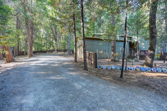 a view of outdoor space yard and porch