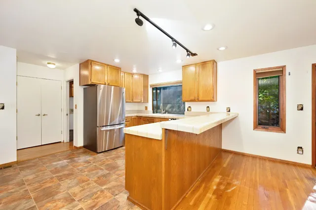 a view of livingroom with furniture