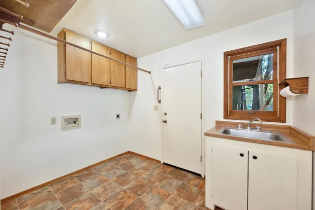 $650,000 | 4560 Wandering Way, Camino, CA 95709