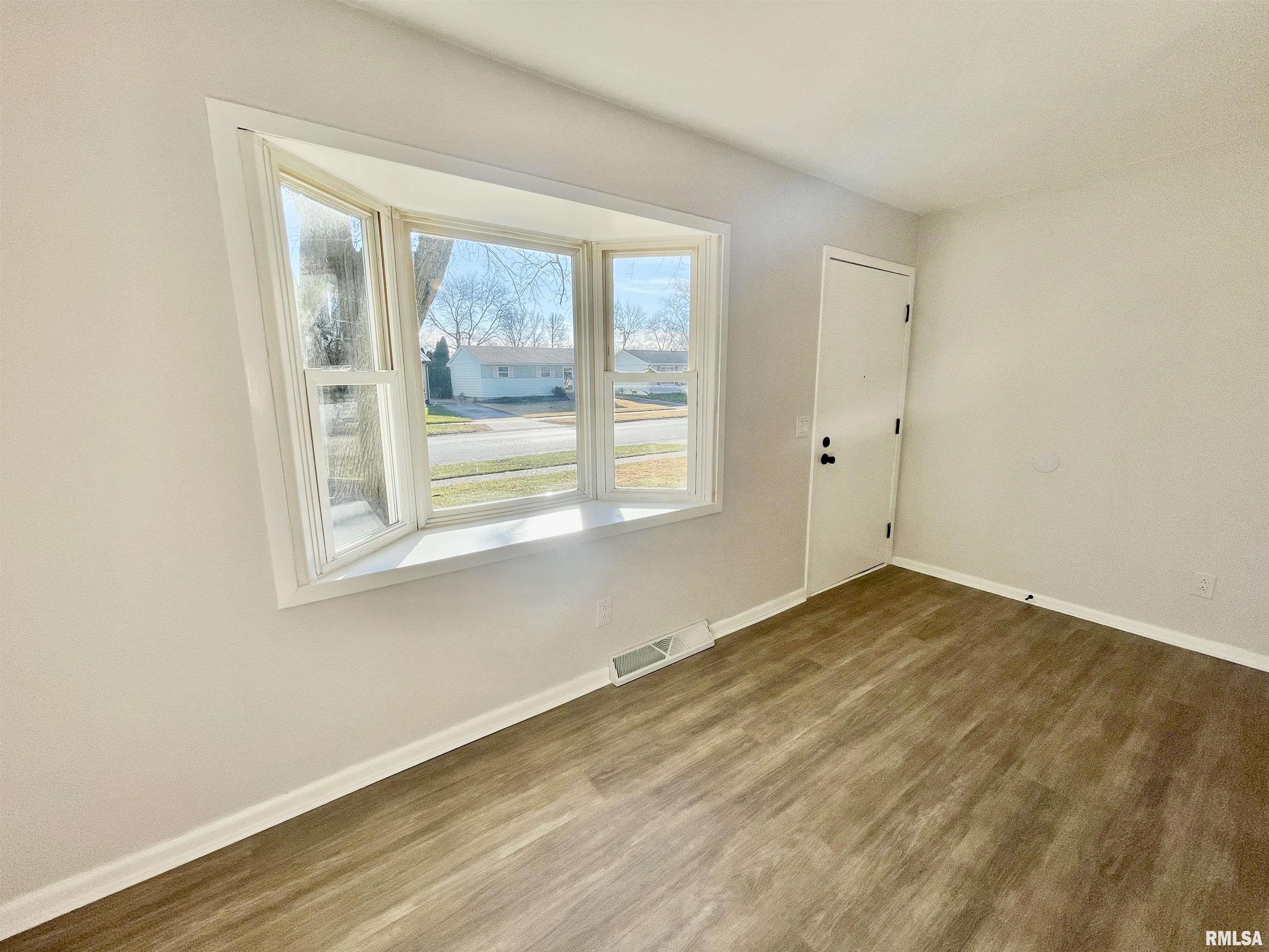 2461 East Griffiths Avenue Springfield, IL 62702 - Photo 13 of 16 Gallery Image 13