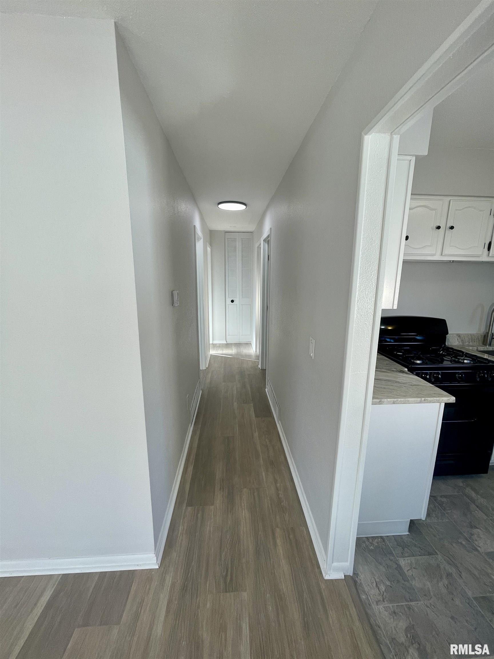 2461 East Griffiths Avenue Springfield, IL 62702 - Photo 5 of 16 Gallery Image 5