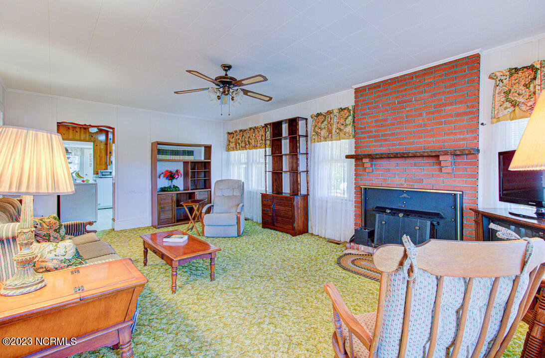 217 Watha Road Watha, NC 28478 - Photo 4 of 35 83CF870B-CF4D-4AD0-B9B1-5BB8234D4CCE_1_1