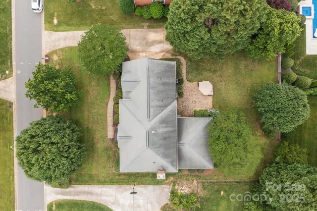 an aerial view of a house with outdoor space and lake view