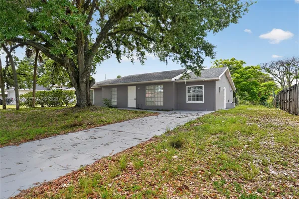 $299,900 | 4030 School Circle, LaBelle, FL 33935