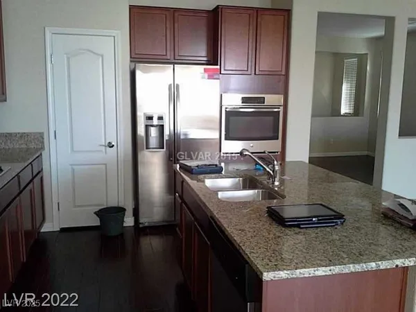 $2,200 | 10335 Parkview Mountain Avenue, Las Vegas, NV 89166