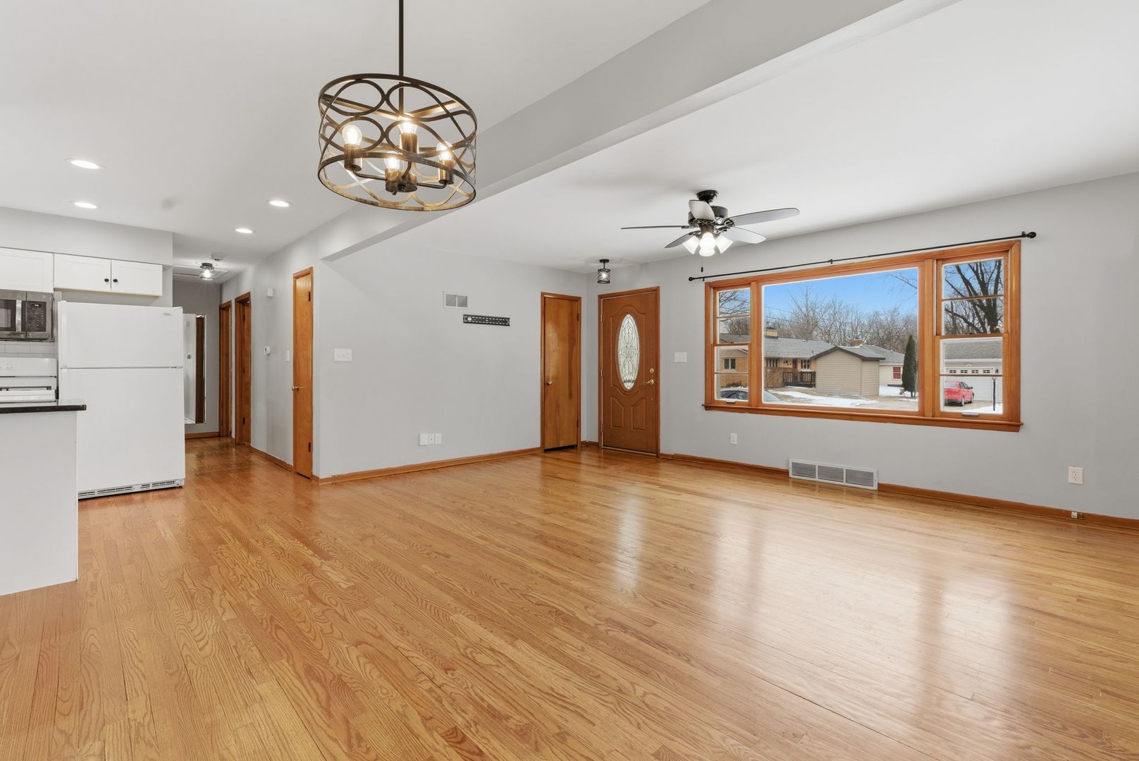 311 Crescent Drive Sycamore, IL 60178 - Photo 4 of 22