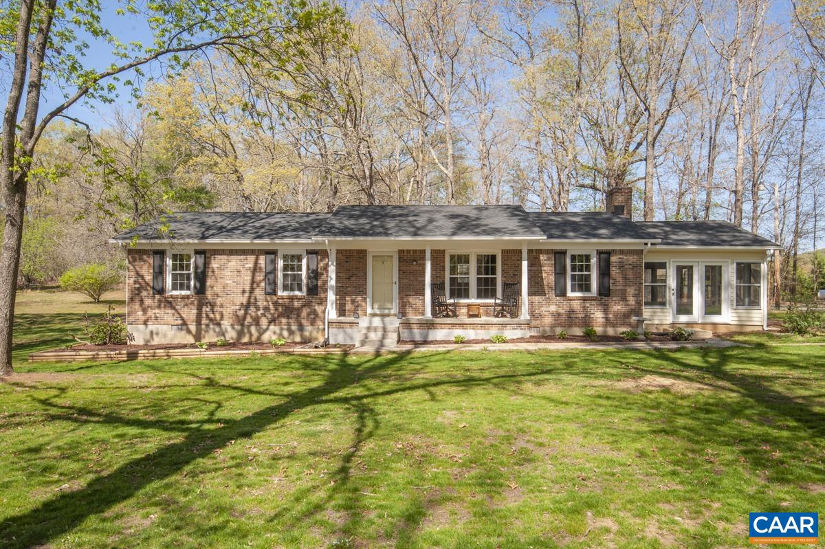 a view of a house with a backyard