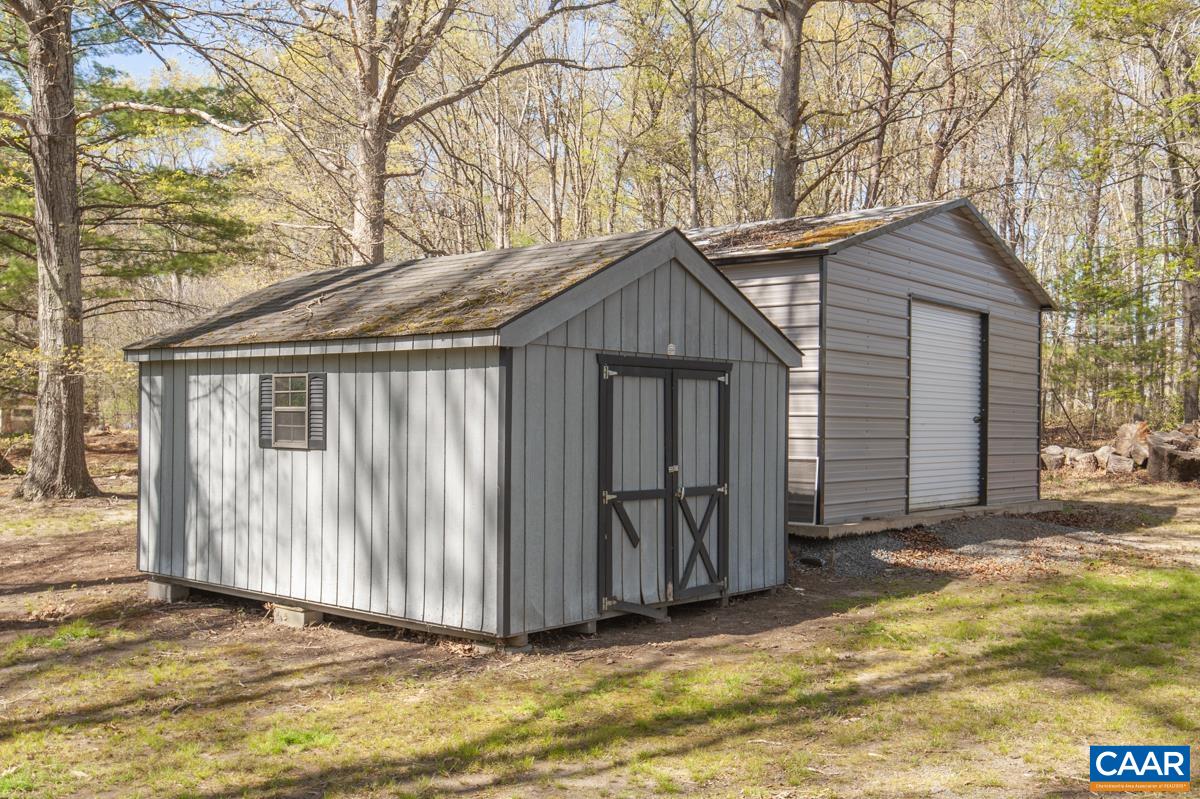 8882 James River Road Shipman, VA 22971 - Photo 35 of 50 a backyard of a house