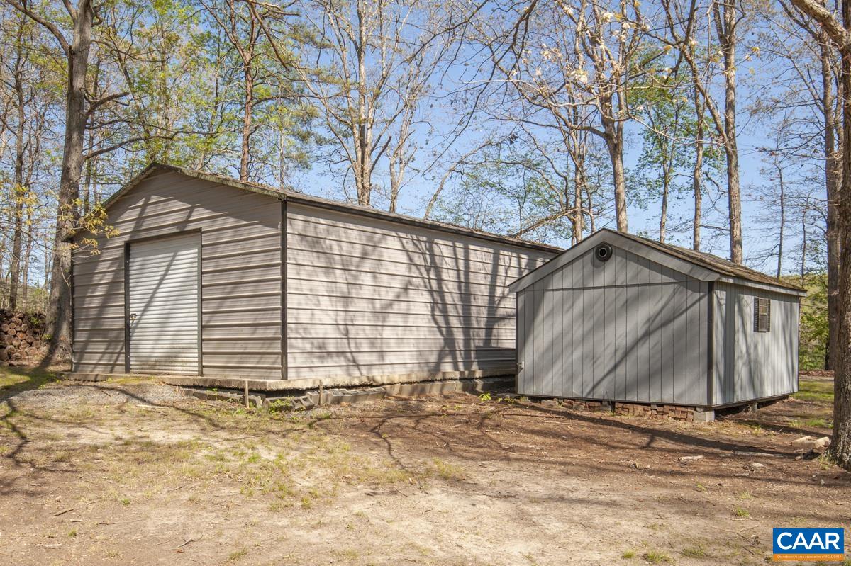 8882 James River Road Shipman, VA 22971 - Photo 36 of 50 a backyard of a house