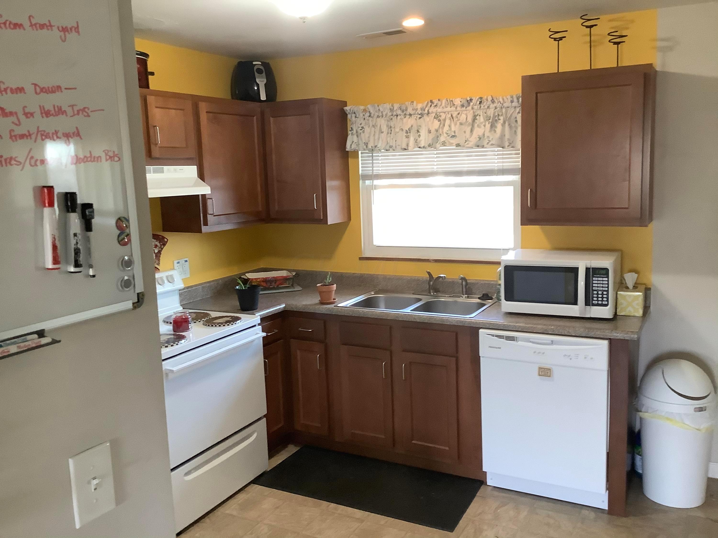 462 Daytona Road Columbus, OH 43228 - Photo 3 of 28 Gallery Image 3