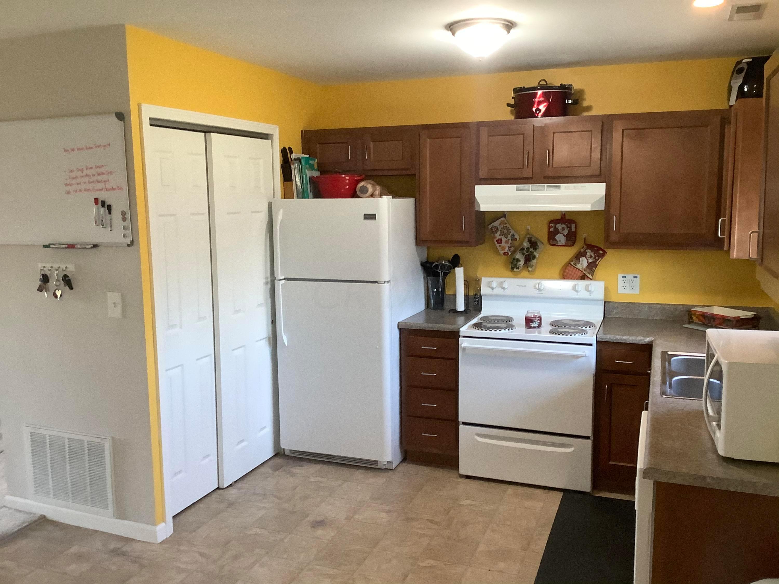 462 Daytona Road Columbus, OH 43228 - Photo 5 of 28 Gallery Image 5